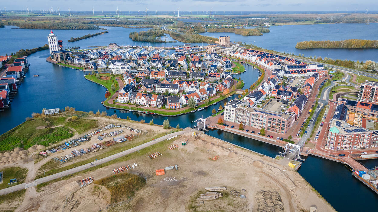 Dronebeeld van bouwplaats in Harderwijk