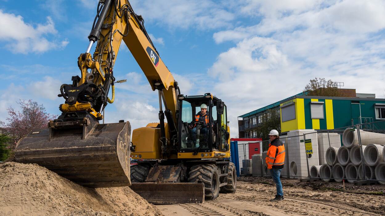 elektrische machines zijn werkzaamheden aan het verrichten in rotterdam voor het project stadse werken