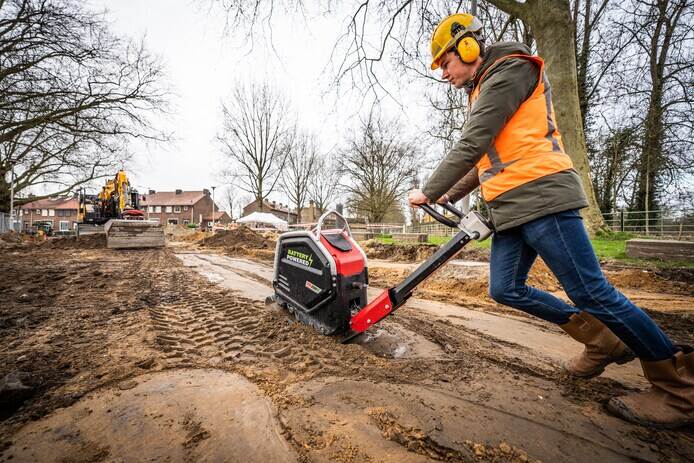 Werkzaamheden Hugo de Groot snelfietsroute worden verricht met elektrische machines